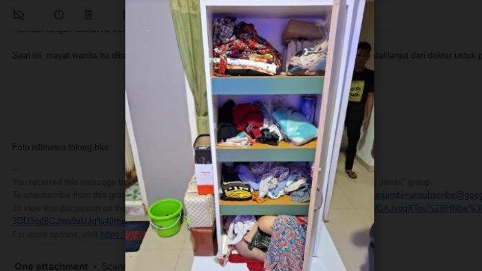 Mayat wanita dalam lemari ditemukan di rumah indekos kawasan Kelurahan Pakuan Baru, Kecamatan Jambi Selatan, Kota Jambi, Rabu (25/9) malam.