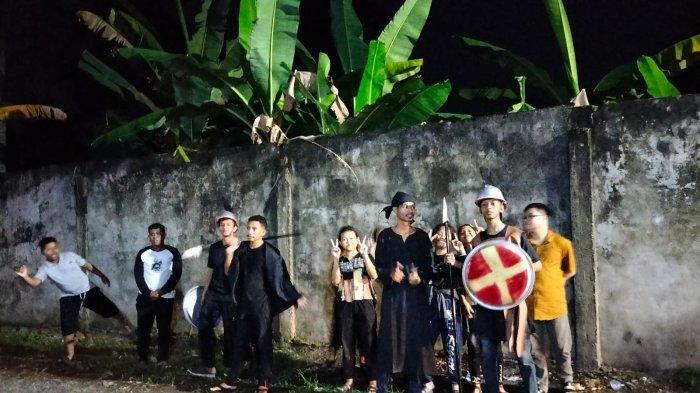 OMK SMRR Selincah Kota Jambi saat latihan tablo kisah sengsara Yesus Kristus. aaa
