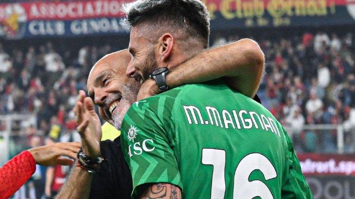 Olivier Giroud pakai jersey Mike Maignan di AC Milan