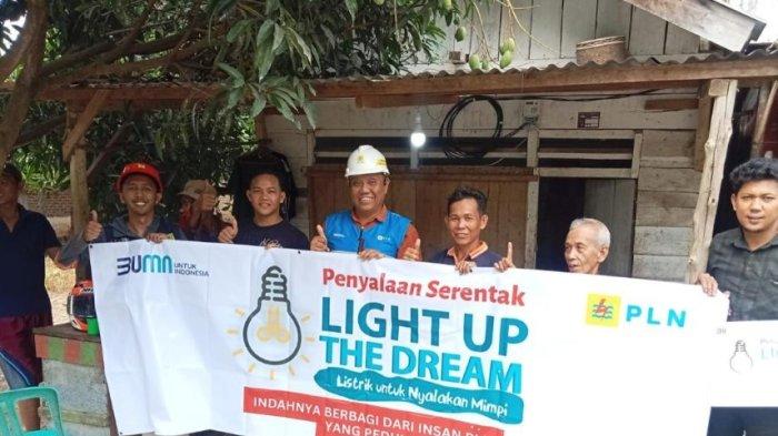 PLN UID S2JB Wujudkan Terang untuk 134 Keluarga Prasejahtera melalui Program Light Up The Dream