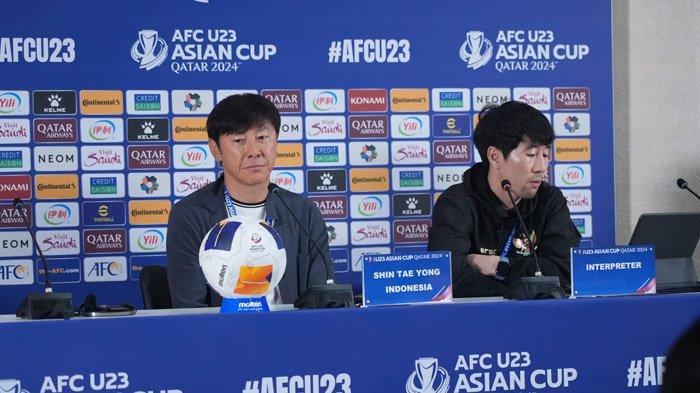 Pelatih Shin Tae-yong menyampaikan keterangan pers usai laga timnas Indonesia U23