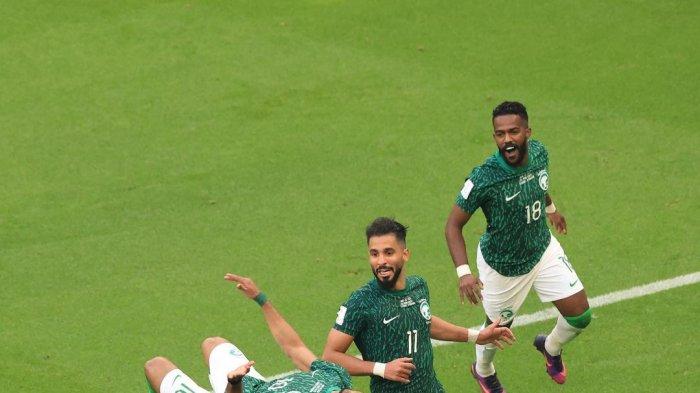 Pemain Arab Saudi selebrasi usai bobol gawang Argentina di Piala Dunia 2022