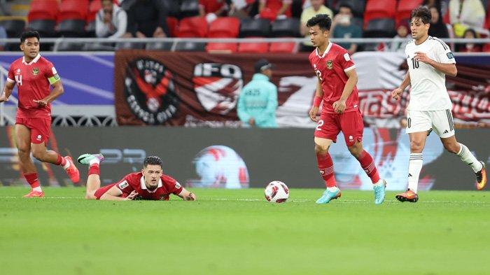Pemain timnas Indonesia menghadapi Irak di Piala Asia 2023