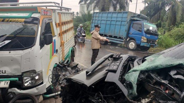 Kecelakaan di Jalan Lintas Jambi-Muara Sabak, tepatnya di RT 01, Desa Niaso, Kecamatan Maro Sebo, Kabupaten Muaro Jambi, pada Jumat (30/5/2025) pagi. Kecelakaan itu menewaskan seorang ASN Pemkab Tanjab Timur.