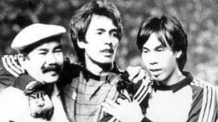 Ponirin Meka (tengah) kiper legendaris timnas Indonesia dan PSMS Medan