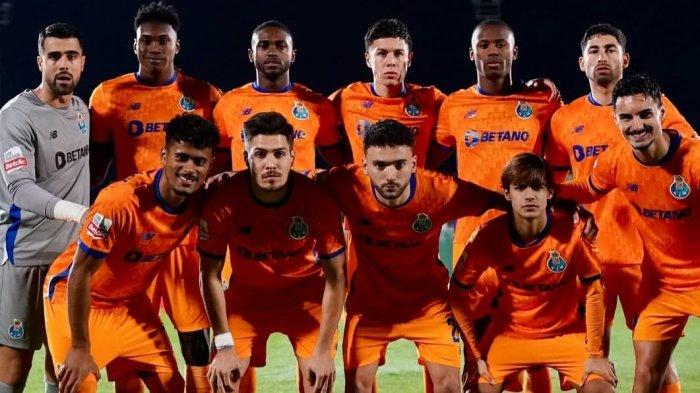 LIGA EUROPA - Para pemain Porto berfoto jelang pertandingan. Porto akan menjamu AS Roma dalam pertandingan babak playoff Liga Europa malam ini, Jumat (14/2/2025) dini hari. (Foto ini diambil dari instagram klub Porto pada Kamis (13/2/2025).