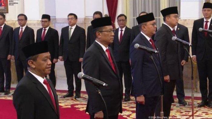 Presiden Jokowi melakukan perombakan jabatan