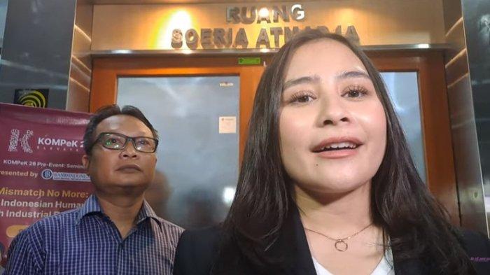 Prilly Latuconsina Rajin Baca Surat 1000 Dinar agar sukses di usia muda