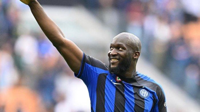 Romelu Lukaku mengenakan jersey Inter Milan tanpa sponsor