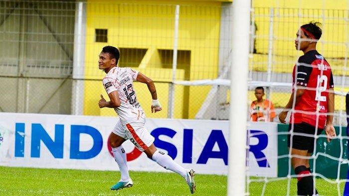 Selebrasi Ferdinand Sinaga usai mencetak gol ke gawang Sada Sumut FC