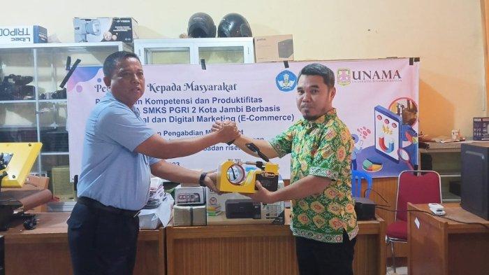 Serah terima barang inventaris PKM.