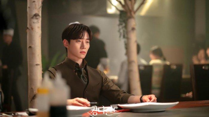 Sinopsis King The Land Episode 13