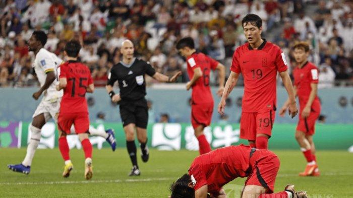 Timnas Korea Selatan kalah dari Timnas Ghana pada pertandingan sepak bola Grup H Piala Dunia Qatar 2022 antara Korea Selatan dan Ghana di Education City Stadium di Al-Rayyan, sebelah barat Doha, Senin (28 November 2022).