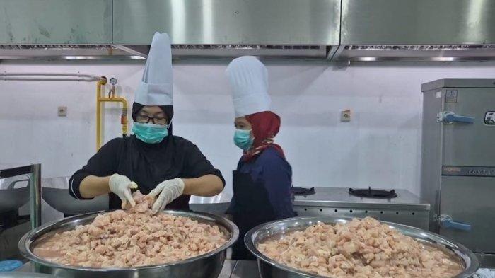 Tribunnews.com Network melihat langsung ke Dapur Satuan Pelayanan Pemenuhan Gizi (SPPG) Cilangkap, Tapos tempat produksi menu makan bergizi gratis.