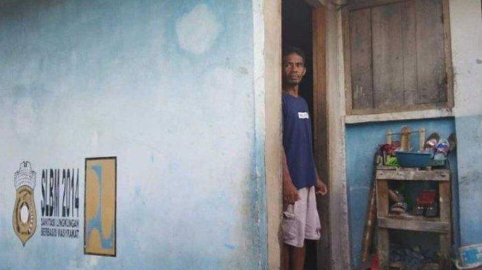 Udin Tinggal di Toilet Umum