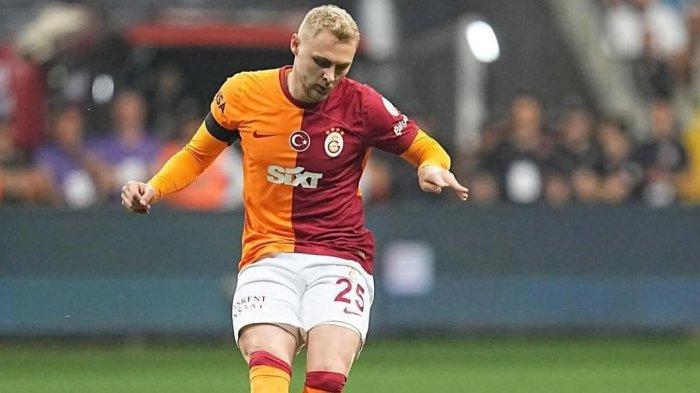 BURSA TRANSFER - Victor Nelsson sedang beraksi bersama Galatasaray. Bek Galatasaray tersebut kini direkrut AS Roma untuk memperkuat lini tengah mereka. (Foto ini diambil dari akun resmi Instagram Victor Nelsson).
