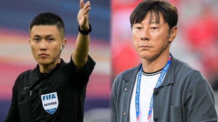Wasit Shen Yinhao (kiri) dan kekesalan Coach Shin Tae-yong (kanan)