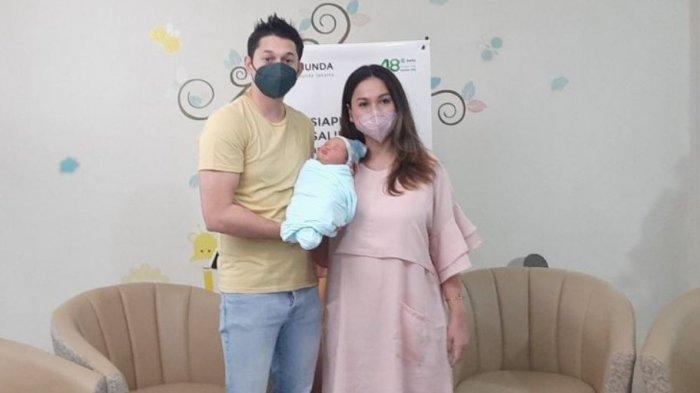 Andrew Andika dan Tengku Dewi Putri