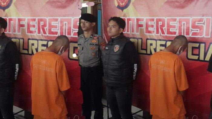 Wanita bersuami dihabisi oleh selingkuhannya sendiri David Darmawan (32) pria asal Kepulauan Riau.