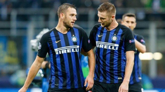 Bek tengah Inter Milan, Stefan de Vrij disebut akan mengikuti langkah Romelu Lukaku untuk hengkang dari klub