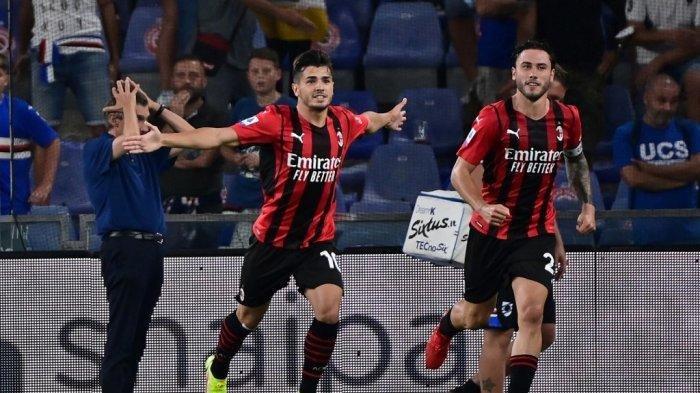 Brahim Diaz dan Davide Calabria setelah gol Rossoneri di Liga Italia Serie A antara Sampdoria vs AC Milan di stadion Luigi Ferraris di Genova pada 23 Agustus 2021