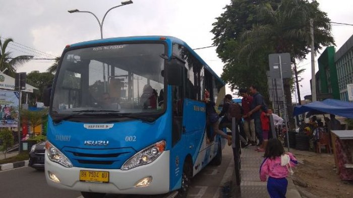 Selasa (13/12/2017) pagi, Dinas Perhubungan Provinsi Jambi melakukan uji coba terhadap bus Trans Siginjai.