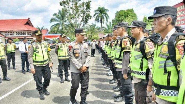Kapolda Jambi Lakukan Pengecekan Personel Pengamanan Pilkada 2024 di Mapolres Batanghari dan Tebo