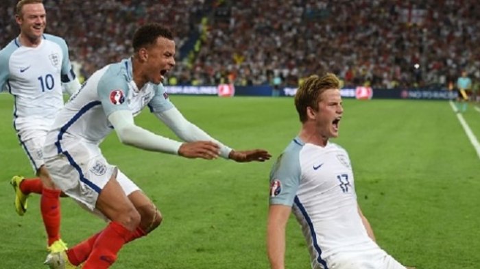 Eric Dier merayakan gol Inggris ke gawang Rusia, Sabtu (11/6/2016).