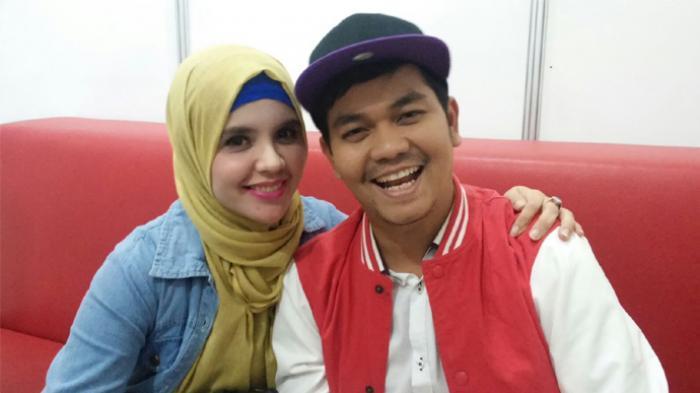 Presenter Indra Bekti dan istrinya, Aldilla Jelita saat ditemui di Kompleks Rasuna Epicentrum, Jakarta Selatan, Kamis (04/02/2016).