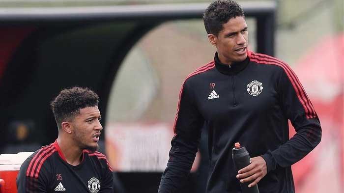 Jadon Sancho dan Raphael Varane dalam latihan bersama Man United
