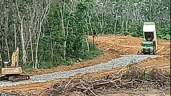Proyek pembangunan jalan tol Jambi-Sumsel di Muaro Jambi.