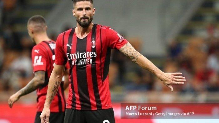 Olivier Giroud saat membela AC Milan dalam laga Serie A melawan Cagliari Calcio di Stadio Giuseppe Meazza, 29 Agustus 2021.