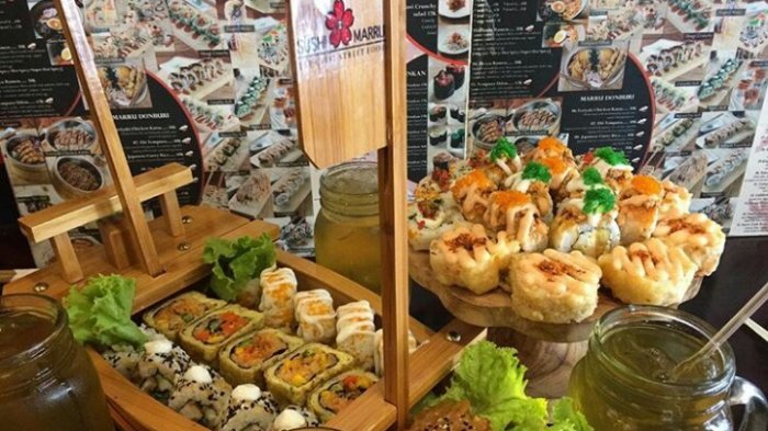 Penggemar makanan Jepang di Jambi tentu tidak asing lagi dengan Sushi Marru. Restoran Jepang ini sudah cukup lama ada di Jambi.
