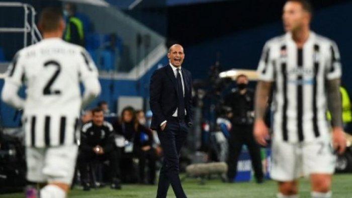 Reaksi pelatih Juventus Massimiliano Allegri di pinggir lapangan saat skuatnya berlaga di Liga Champions