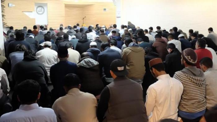 Suasana shalat tarawih di lantai satu Masjid Jeffcott di Jeffcott Street, Melbourne, Victoria, Australia, Minggu (5/6/2016) malam.