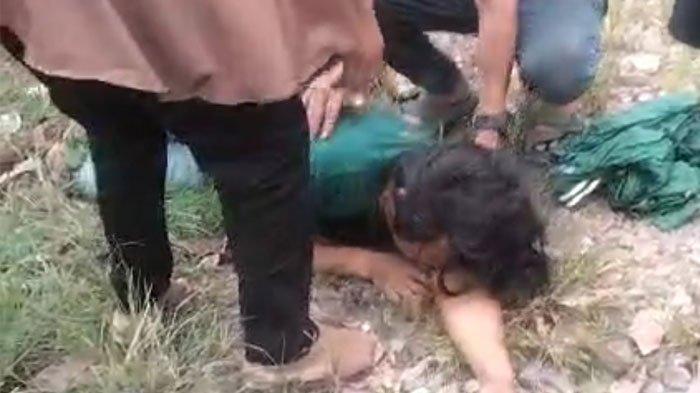 Seorang warga tergeletak di jalan usai peluru menembus tubuhnya, Jumat (14/6/2024)