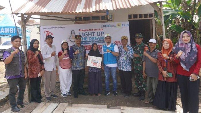 Rayakan HUT RI ke-79, PLN UP3 Jambi Nyalakan Serentak Listrik Rumah Masyarakat Kurang Mampu