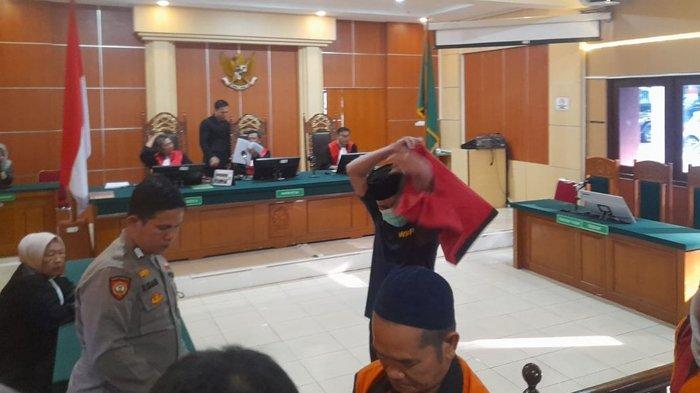 VONIS DUA TAHUN - Yanto, terdakwa perkara pencabulan dijatuhi hukuman dua tahun dalam sidang di Pengadilan Negeri Jambi, Kamis (3/7/2025).