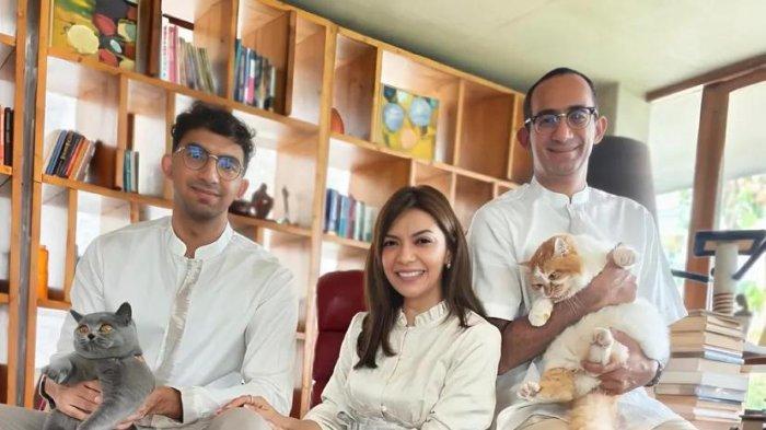 SUAMI NAJWA SHIHAB - Tangkapan layar dari Instagram @najwashihab pada Selasa (20/5/2025) - Foto keluarga Najwa Shihab bersama suami dan anaknya.