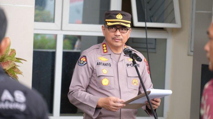 MUTASI KAPOLRES - Kabid Humas Polda Jateng Kombes Pol Artanto menyampaikan ada 23 polisi di Polda Jateng dimutasi, enam di antaranya Kapolres, Kota Semarang, Kamis (26/6/2025). dok Polda Jateng.