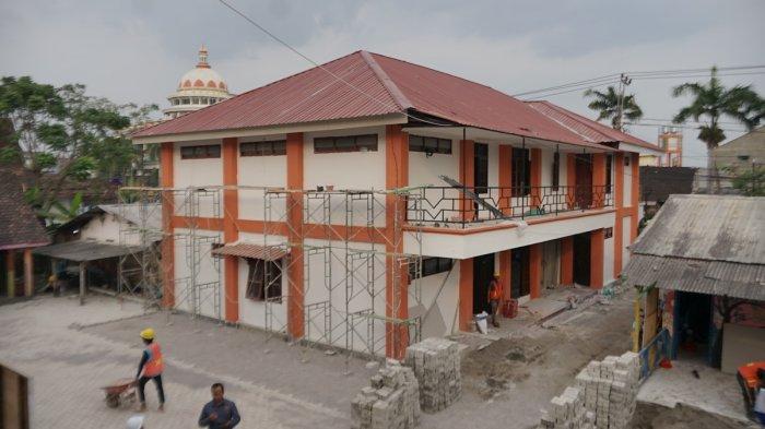 SEKOLAH RAKYAT - Bupati Blora Arief Rohman saat sidak bangunan gedung yang akan digunakan sebagai sekolah rakyat di Cepu, Blora, Kamis (26/6/2025).