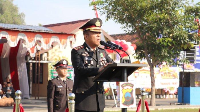 GELAR UPACARA: Polres Sragen melaksanakan upacara peringatan Hari Bhayangkara ke-79 di Lapangan Wira Pratama Polres Sragen. Hari Bhayangkara bukan hanya perayaan simbolik, tetapi menjadi momen evaluasi dan konsolidasi moral bagi seluruh anggota Polri. (Dok Polres Sragen)