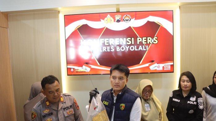 KONFERENSI PERS- Polres Boyolali menjelaskan soal duduk perkara kasus kekerasan terhadap empat anak asal Batang dan Kabupaten Semarang di Mapolres Boyolali, Senin (14/7/2025).
