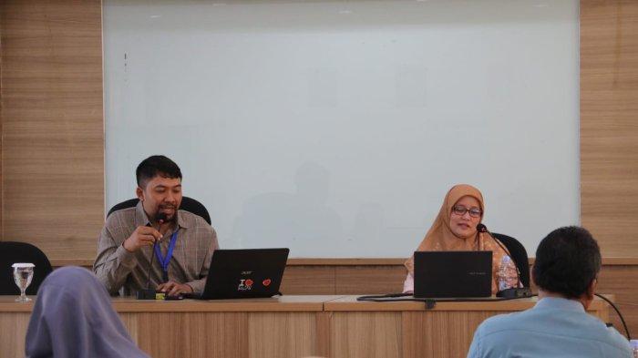 WORKSHOP KURIKULUM - Sejumlah narasumber berbicara dalam Workshop dan Pendampingan Penyusunan Kurikulum Berbasis Outcome Based Education (OBE) di Ruang Sidang Baru Fakultas Keguruan dan Ilmu Pendidikan (FKIP) UMP, pada Jumat (11/7/2025) . Kegiatan strategis ini difasilitasi Lembaga Pengembang Akademik (LPA) UMP. (Dok UMP)