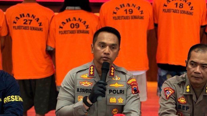 MAHASISWA DEMO - Kapolrestabes Semarang Kombes Pol M Syahduddi menjelaskan soal penetapan enam tersangka buntut aksi demonstrasi peringatan Hari Buruh atau May Day, di Mapolrestabes Semarang, Sabtu (3/5/2025).