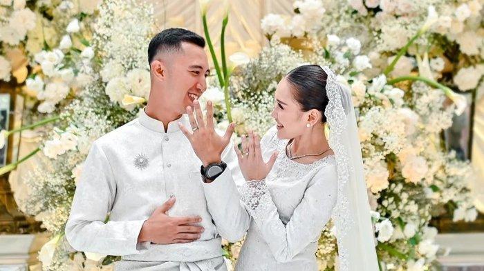 Ayu Ting Ting Resmi Dilamar Muhammad Fardhana TNI Lettu Yonif 509 Jember