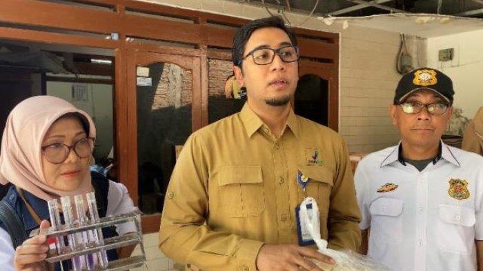 Balai Besar Pengawasan Obat dan Makanan (BPOM) bersama tim Jejaring Keamanan Pangan Terpadu (JKPT) Kota Semarang menggerebek sebuah pabrik mie yang mengandung formalin di Jalan Kimar 5 No 260B, Pandan Lamper, Gayamsari, Kota Semarang, Selasa (30/7).