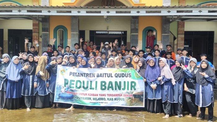 Minggu, 24 Maret 2024, Desa Payaman, Kecamatan Mejobo, Kabupaten Kudus dilanda banjir akibat musim hujan yang berkepanjangan di akhir Februari hingga Maret awal. Dukuh Karanganyar Desa Payaman Kecamatan Mejobo, menjadi salah satu yang terdampak serius di kab Kudus