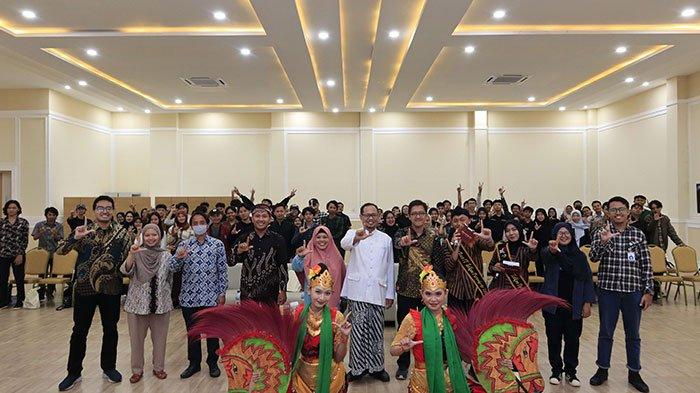 Bedah Buku Seri Babad Banyumas (mertadiredjan, wirjaatmadjan, danuredjan) Meriahkan HUT Banyumas di IT Telkom Purwokerto