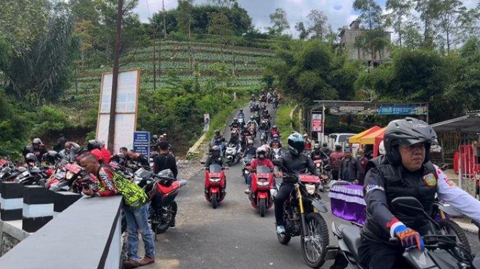 Bupati Wonosobo Afif Nurhidayat meresmikan Jembatan Mutisari disela-sela touring motor sekaligus monitoring pembangunan dan pemanfaatan jalan, Minggu (11/2/2024).
